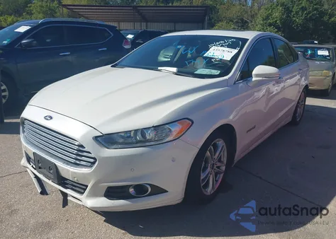 2015 Ford Fusion Hybrid Titanium z USA, uszkodzony, nr VIN 3FA6P0RU3FR263707